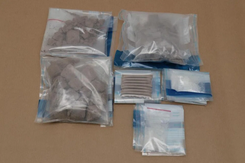 RAMPASAN DADAH: Heroin dan Ice yang dirampas daripada suspek di kawasan sekitar Eunos Crescent dalam operasi CNB pada 7 November.