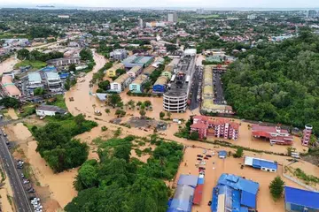 Pandangan dari udara menunjukkan kesan banjir yang melanda empat daerah di Sabah.