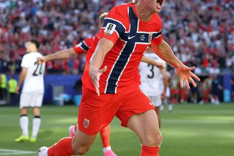 Bintang Norway, Erling Haaland, menyumbang dua gol dalam kemenangan 4-1 ke atas Iraq dalam perlawanan Kumpulan I Piala Dunia di Stadium Boston pada 16 Jun.