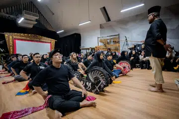 Ketua Kumpulan Kuda Kepang Kesenian Tedja Timur, Encik Iswandiarjo Wismodiarjo, membimbing kumpulannya agar tidak menggunakan aspek ‘kebatinan’, tetapi ‘keyakinan diri’ dengan berlatih.