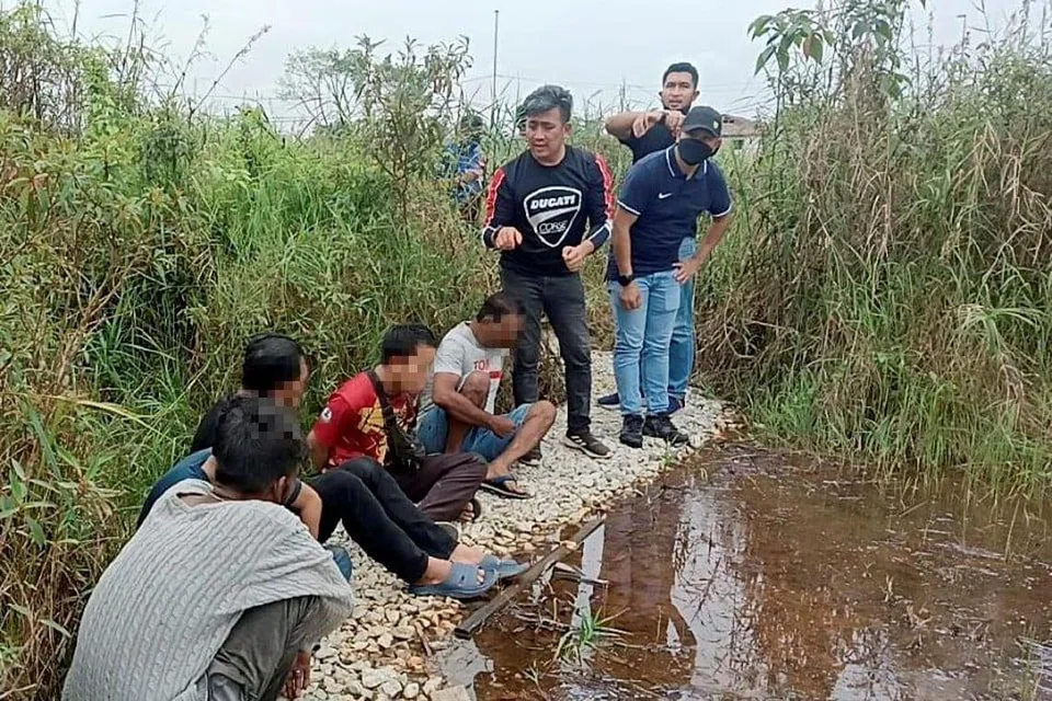 TUMPAS JUA: Sebahagian daripada 133 individu yang ditahan pegawai dan anggota Jabatan Siasatan Jenayah Bukit Aman menerusi Op Khas Aman Fasa 1 2024 di Klang, pada 21 Januari, bagi membanteras kegiatan kongsi gelap.