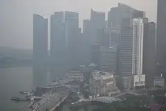 Kegiatan luar seperti acara hiburan mungkin dikenakan “beberapa sekatan” pada hujung minggu Grand Prix (GP) Singapura, jika jerebu yang menyelubungi negara ini bertambah buruk, GP Singapura Formula 1 (F1) Singapore Airlines