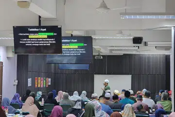 Penting bagi ibu bapa sekarang mengubah cara pendidikan agama kepada anak-anak. Kini, pendidikan amal ibadah dan akhlak harus disertakan dengan perincian dan penjelasan mengapa mereka harus melakukan sesuatu perkara.