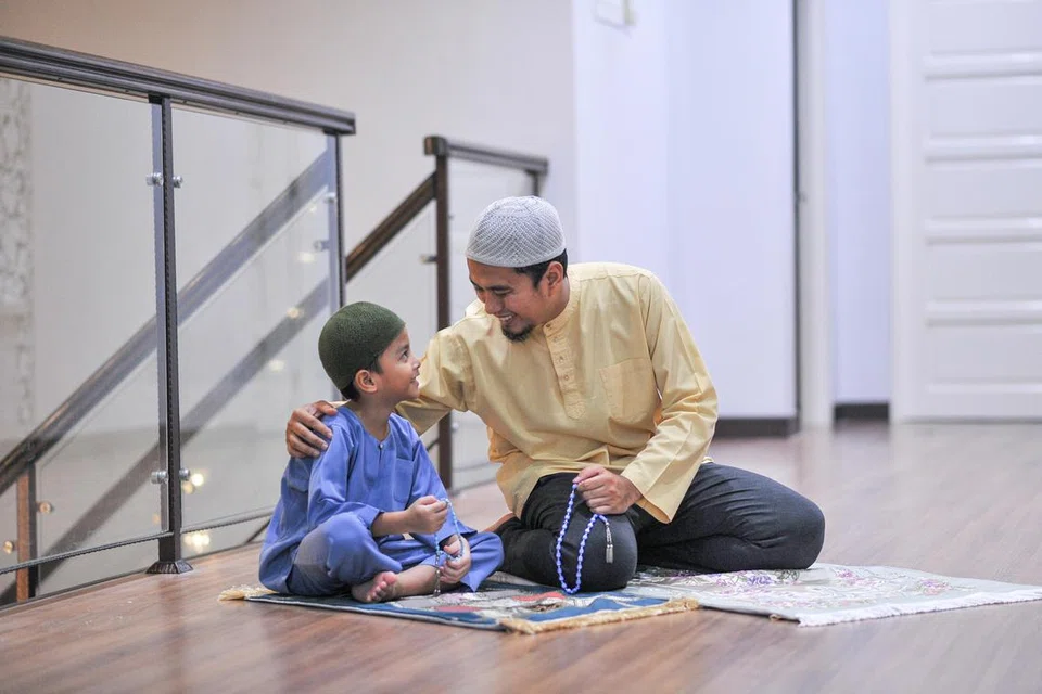 PERINGATAN KEPADA SANG AYAH: Tanggungjawab terpenting buat seorang ayah adalah dalam mendidik anak, bukan sahaja setakat mendidik dan meluangkan masa, bahkan menjadikan rumah sebagai sekolah pertama buat anak-anak.