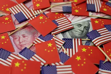 PERTEMBUNGAN DUA NEGARA BESAR: Apabila Washington bertindak mengenakan tarif tambahan ke atas hampir semua produk China selepas rundingan perdagangan gagal bulan lalu, Beijing membalas dengan mengenakan tarif, yang bermula Sabtu lalu, ke atas barangan Amerika bernilai AS$60 bilion ($82.5 bilion). - Foto REUTERS