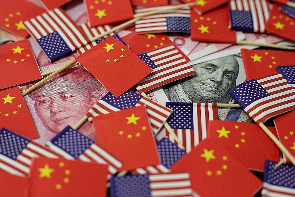 PERTEMBUNGAN DUA NEGARA BESAR: Apabila Washington bertindak mengenakan tarif tambahan ke atas hampir semua produk China selepas rundingan perdagangan gagal bulan lalu, Beijing membalas dengan mengenakan tarif, yang bermula Sabtu lalu, ke atas barangan Amerika bernilai AS$60 bilion ($82.5 bilion). - Foto REUTERS