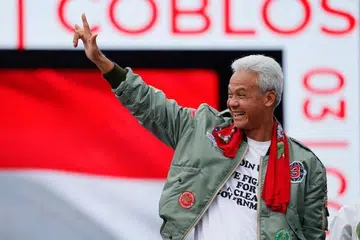 Calon presiden Indonesia, Encik Ganjar Pranowo, pada perhimpunan kempen terakhirnya di Semarang. 