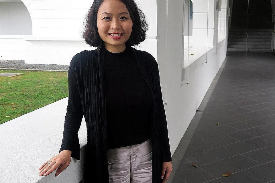 CIK NADIA YEO: Tidak menganggap kerja kemasyarakatan sebagai satu beban malah berasa seronok dapat menghiburkan hati orang yang memerlukan. - Foto NAZRY MOKHTAR