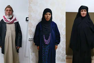 DITAHAN: (Dari kiri) Lelaki yang dipercayai suami Rasmiya Awad, kakak Baghdadi; Rasmiya Awad (tengah) dan wanita yang dipercayai anak menantu Rasmiya Awad. - Foto-foto EPA-EFE