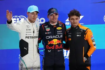 Pemandu Red Bull, Max Verstappen dari Belanda (tengah); pemandu Mercedes, George Russell dari Britain (kiri); dan pemandu McLaren, Lando Norris dari Britain, bergambar selepas Kelayakan untuk F1 Grand Prix Qatar pada 30 November.