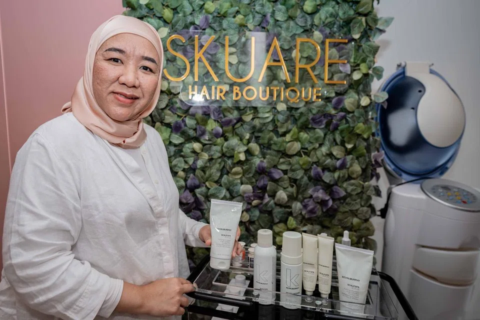 Selain menguruskan salunnya, Cik Rudzaidah Darsurnik juga menjadi antara tenaga pengajar utama bagi produk rambut Kevin Murphy Singapore. Ini bermakna beliau kerap terlibat dalam acara produk tersebut.