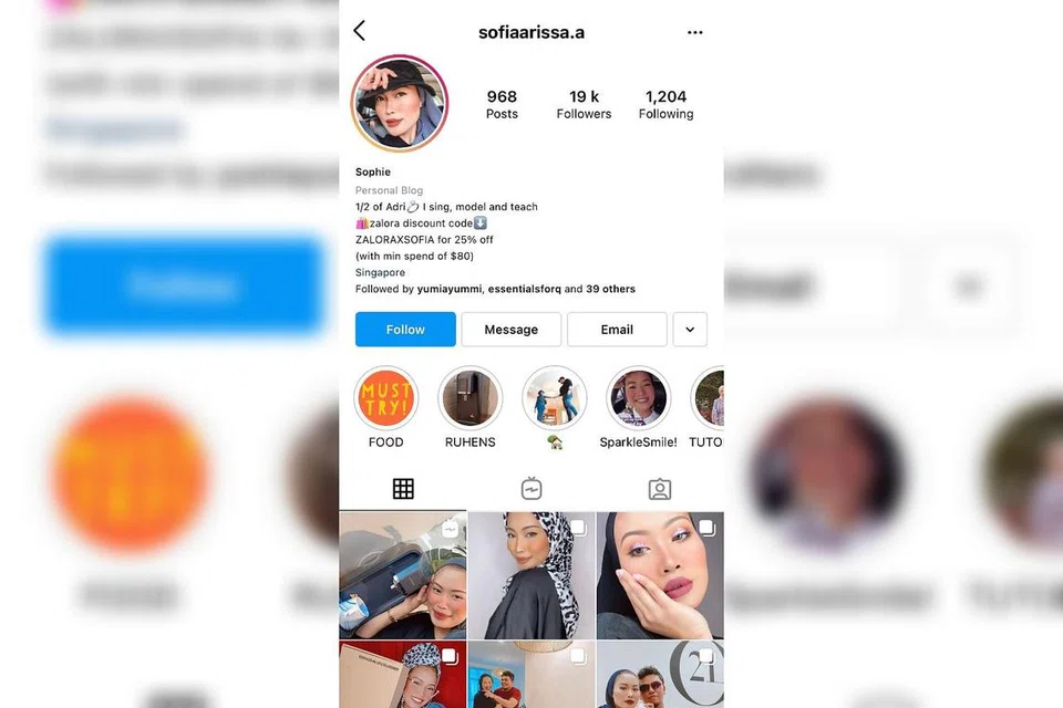 SESUAIKAN DIRI: Cik Sofia Arissa Arman juga terpaksa menyesuaikan diri dengan wadah baru untuk mendekati lebih ramai orang. - Foto @SOFIAARISSA.A / INSTAGRAM