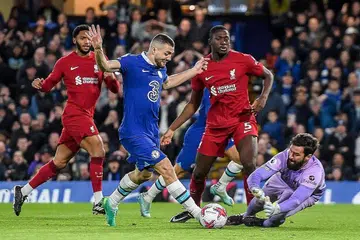 PERLU PERBAIKI SKUAD: Menurut Klopp, Liverpool (atas, semasa seri 0-0 dengan Chelsea) perlu jalani perubahan semasa musim panas akan datang. - Foto-foto REUTERS/EPA-AFE