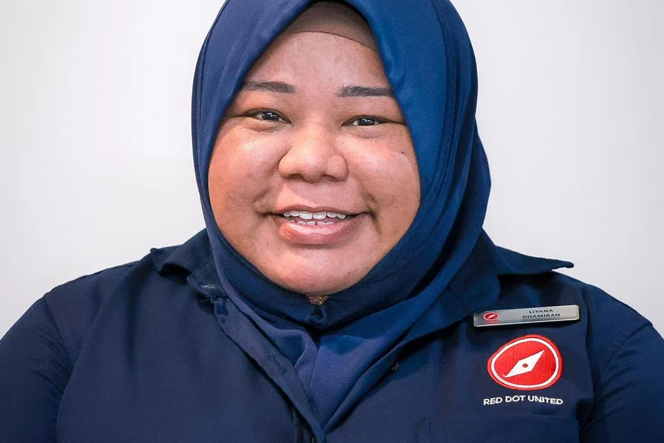 Bendahari Titik Merah Bersatu (RDU), Cik Liyana Dhamirah Selamat, memberikan ucapan semasa siaran politik di saluran Suria pada 25 April 2025.