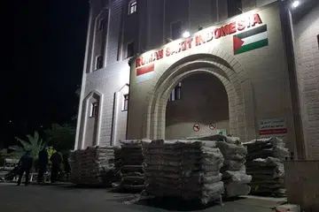 TURUT BANTU MANGSA: Hospital Indonesia di Gaza menyatakan 870 pesakit telah meninggal dunia dan 2,530 telah dirawat dek cedera dalam serangan Israel. Sekitar 164 pesakit masih dirawat di hospital itu.