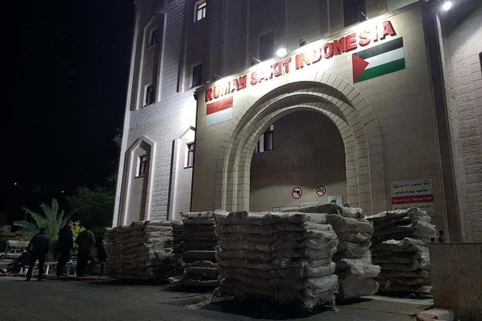 TURUT BANTU MANGSA: Hospital Indonesia di Gaza menyatakan 870 pesakit telah meninggal dunia dan 2,530 telah dirawat dek cedera dalam serangan Israel. Sekitar 164 pesakit masih dirawat di hospital itu.