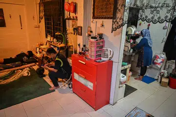 BANGUN SEMULA HIDUP : Seorang ibu berdedikasi dan bekas pesalah, yang hanya ingin dikenali sebagai Cik Norish, telah berjaya mendapat pekerjaan stabil dan surat Kelayakan Flat HDB, dengan sokongan daripada Comlink sejak 2021. 