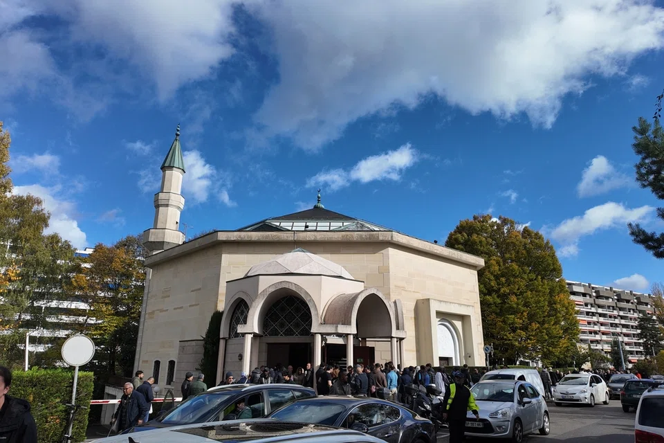 Masjid Geneva dikatakan masjid terbesar di kota Geneva, dan terbesar di Switzerland - boleh menampung 1,500 para jemaah dalam satu masa. 