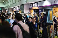 Perkhidmatan kereta api di Laluan Timur Laut (NEL) telah mengalami gangguan pada 10 Februari kerana masalah isyarat. Ia adalah satu daripada tiga kelewatan rel dalam tempoh lima hari pada Februari. 