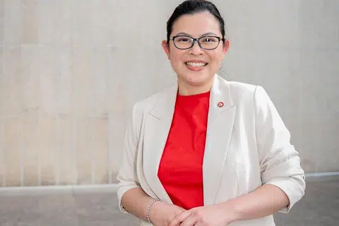 Walaupun mengakui AI memudahkan dan mencepatkan pelaksanaan tugasnya dalam meneliti maklum balas yang dikirimkan pelanggan, Cik Shereen masih percaya sentuhan manusia kekal menjadi tunjang utama dalam berinteraksi dengan pelanggan yang mempunyai keperluan khusus.