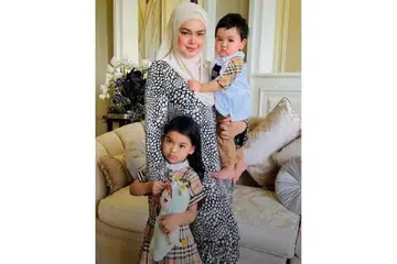 DOA SENTIASA DEIPELIHARA: Datuk Seri Siti Nurhaliza bersama anak tersayang Aafiyah (depan) dan Muhammad Afwa. - Foto INSTAGRAM SITI NURHALIZA