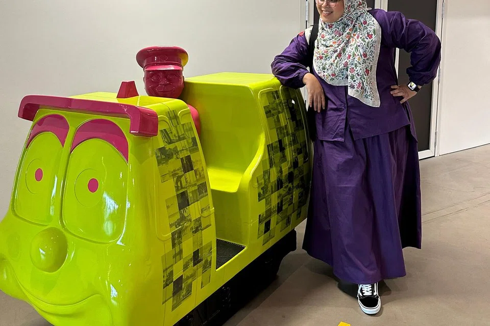 TREND GUNA TEKNOLOGI DAN VISUAL DISAMBUT BAIK: Penggemar muzium, Cik Nurhaziqah Ismail, menyambut baik trend ini dan berpendapat bahawa ia sesuatu yang positif. - Foto ihsan NURHAZIQAH ISMAIL