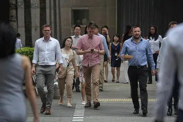 DAYA TARIKAN S'PURA: Penarikan sekatan Covid-19 lebih awal di Singapura berbanding lokasi utama lain di Asia merangsang daya tarikan bagi golongan ekspatriat. - Foto fail