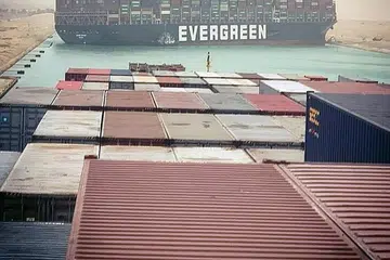 JADI ADANGAN: Kapal Ever Given yang tersekat di Terusan Suez telah menghalang laluan lautan terhenti di laluan perdagangan antara paling sibuk di dunia itu. - Foto EPA-EFE