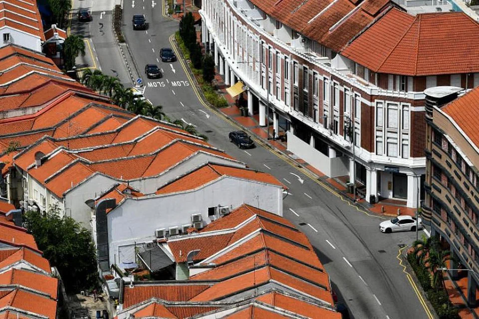 PERKETAT LANGKAH KESELAMATAN: Polis Trafik akan mengenalkan beberapa langkah penguatkuasaan trafik di daerah Tanjong Pagar di mana berlakunya nahas rempuhan kereta BMW. - Foto LIM YAOHUI