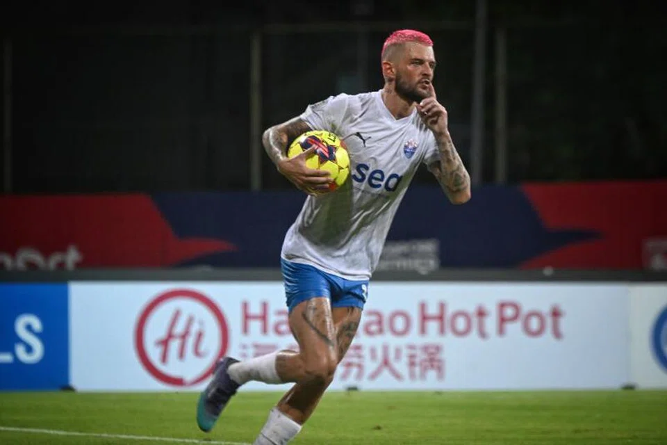 PRESTASI MANTAP: Penyerang Lion City Sailors, Maxime Lestienne, antara calon Pemain Terbaik di Malam Anugerah FAS 2023. Beliau Penjaring Gol Terbanyak Liga Perdana Singapura 2023 dengan 25 gol.