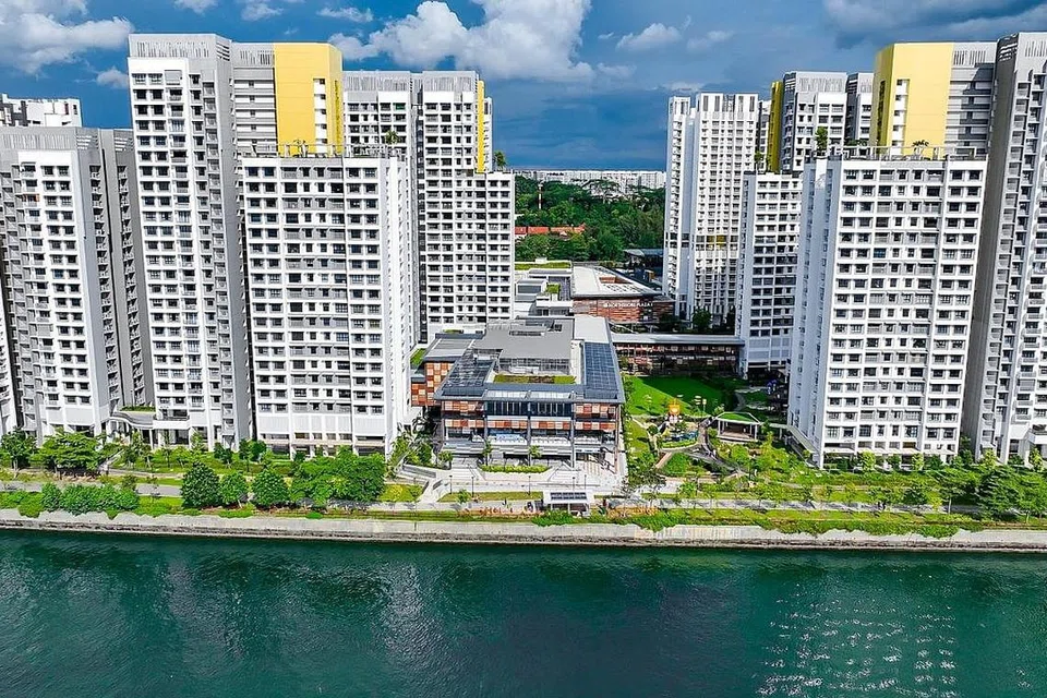 DI TEPIAN AIR: Northshore Plaza, pusat kejiranan generasi baru pertama HDB yang terletak di pinggir air, terletak di Punggol Northshore District - daerah pintar dan mampan pertama HDB. - Foto HDB