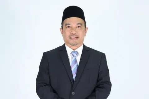 Pakar geologi dari Fakulti Kejuruteraan Awam Dan Alam Bina, Universiti Tun Hussein Onn Malaysia (UTHM), Profesor Dr Aziman Madun.