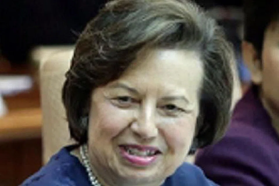 TAN SRI ZETI: Kontrak beliau dengan Bank Negara Malaysia akan berakhir tahun depan. - Foto BHM