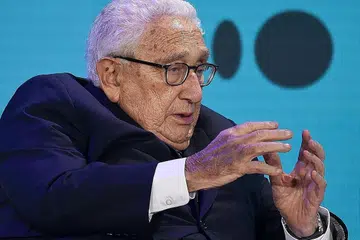 TETAP OPTIMIS: Walaupun kecewa dengan ketegangan hubungan antara Amerika Syarikat dan China, mantan diplomat, Encik Henry Kissinger, yakin hubungan itu tidak akan sampai ke tahap ketegangan yang boleh mengubah orde global. - Foto AFP