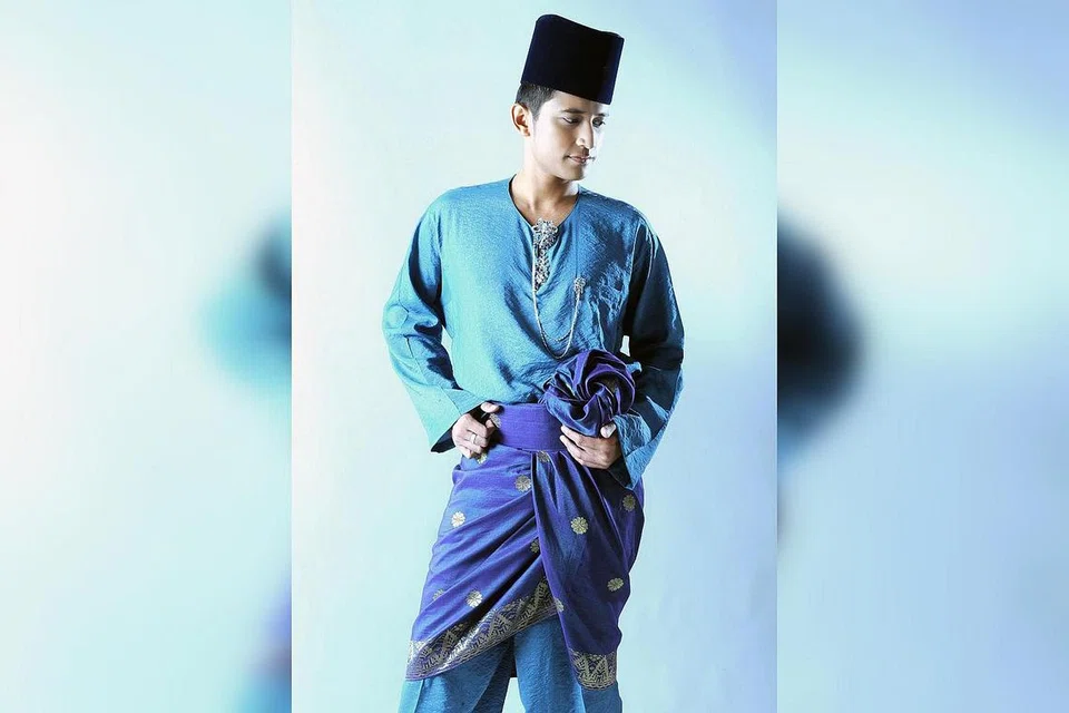 SEPASANG BAJU MELAYU 