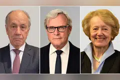 Presiden Tharman Shanmugaratnam telah melantik tiga hakim antarabangsa (dari kiri) Hakim Anthony James Besanko, Hakim Anthony John Meagher dan Hakim Mary Howarth Arden, pada 10 Disember.
