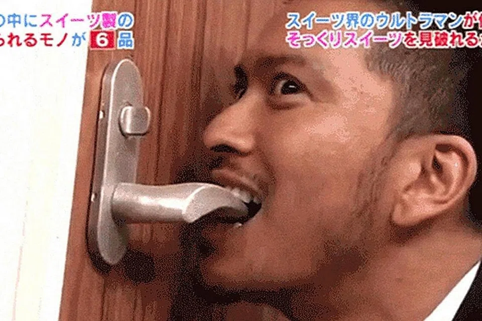 'CANDY OR NOT CANDY': Selebriti harus tangkas menentukan yang digigit coklat atau bukan. - Foto INSTAGRAM JAPANESE GAME SHOWS