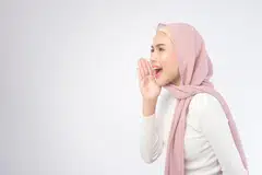 Suara dihasilkan apabila pita suara bergetar dengan aliran udara dari paru-paru. Penggunaan suara secara berlebihan, kurang minum air atau tabiat yang salah boleh menjejas kesihatan suara. 