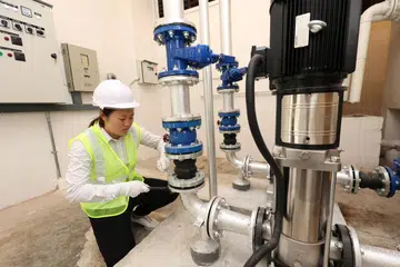 HORMATI SETIAP PEKERJAAN: Antara anjakan yang dibentangkan di bawah laporan Melakar Hala Tuju Singapura adalah untuk memastikan setiap pekerjaan dihormati dan diberi ganjaran yang sesuai. 