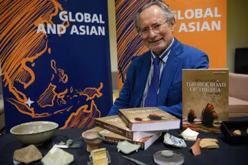 Profesor John Miksic, ahli arkeologi, NUS