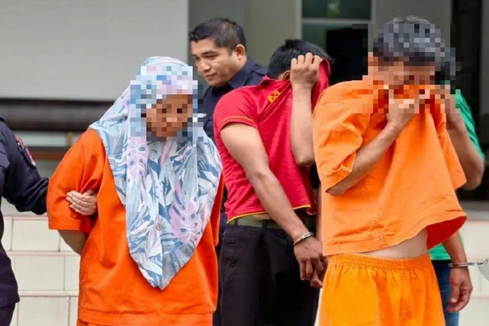 Bapa kepada dua kanak-kanak yang lemas selepas terperangkap dalam kereta yang tenggelam di Sungai Linggi, Port Dickson, Negeri Sembilan, bersama teman wanitanya direman sehingga 11 September untuk membantu siasatan kes terbabit mengikut Seksyen 302 Kanun Keseksaan kerana bunuh.