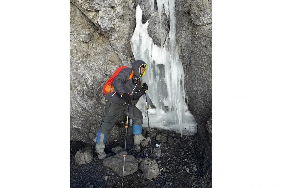 PENCAIRAN AIR BATU: Beginilah keadaannya apabila bongkah ais mengalami proses pencairan. - Foto ihsan MOHAMMAD RAFIE SABARSHAH