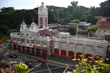 Balai bomba yang dibuka kepada orang ramai untuk lawatan berpandu pada setiap pagi Sabtu termasuk Balai Bomba Central(gambar), Alexandra, Clementi, Kallang dan Yishun.