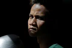 MAHUKAN KECEMERLANGAN: Muhamad Ridhwan akan sasar mengangkat kejuaraan kelas 'super feather' Majlis Tinju Dunia (WBC) di Kejohanan Diamond Asia WBC yang akan berlangsung di Singapura pada Mac ini. - Foto BH oleh JOEL CHAN