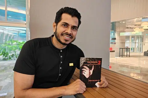 Mohd Ikhlash Abdullah mendapat ilham bagi menghasilkan cerpen-cerpen dalam antologi ‘Nur Medina 2’ daripada laporan Berita Harian dan Berita Minggu, yang dibacanya setiap hari.  