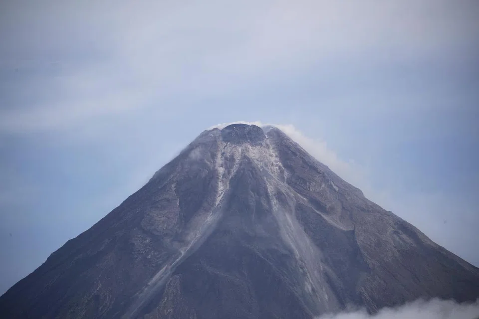 GUNUNG BERAPI: Gunung Mayon di dianggap sebagai gunung berapi paling aktif di Filipina yang mencatatkan lebih 50 letusan sejak 500 tahun lalu. Penduduk di Wilayah Albay diletakkan dalam keadaan kecemasan disebabkan ancaman letusan yang berlaku. 