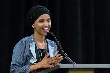 KEMENANGAN BERSEJARAH: Cik Ilham Omar, pelarian dari Somalia, telah memenangi kerusi Kongres di kubu kuat Demokrat iaitu Minnesota yang mana dia menggantikan Keith Ellison, yang merupakan orang Islam pertama dipilih ke Kongres. - Foto AFP