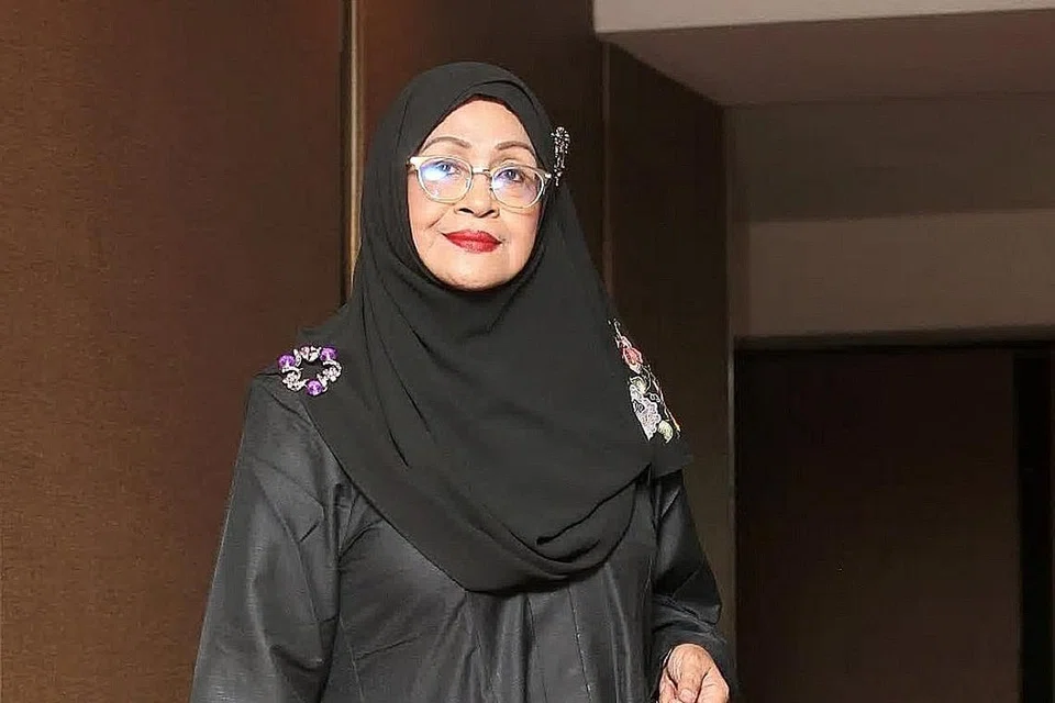 AKAUN PALSU: Pelakon veteran, Fauziah Nawi, meminta orang ramai usah percaya jika diminta pemilik akaun palsu yang menggunakan namanya agar menderma bagi rumah kebajikan. - Foto NEW STRAITS TIMES