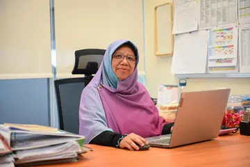 PELUANG BAGI PENDIDIK MADRASAH: Cik Aisha Abdul Manaf yakin asatizah di madrasah berpeluang tingkatkan diri dan ikuti landasan kepimpinan jika mereka berminat dan berpotensi.