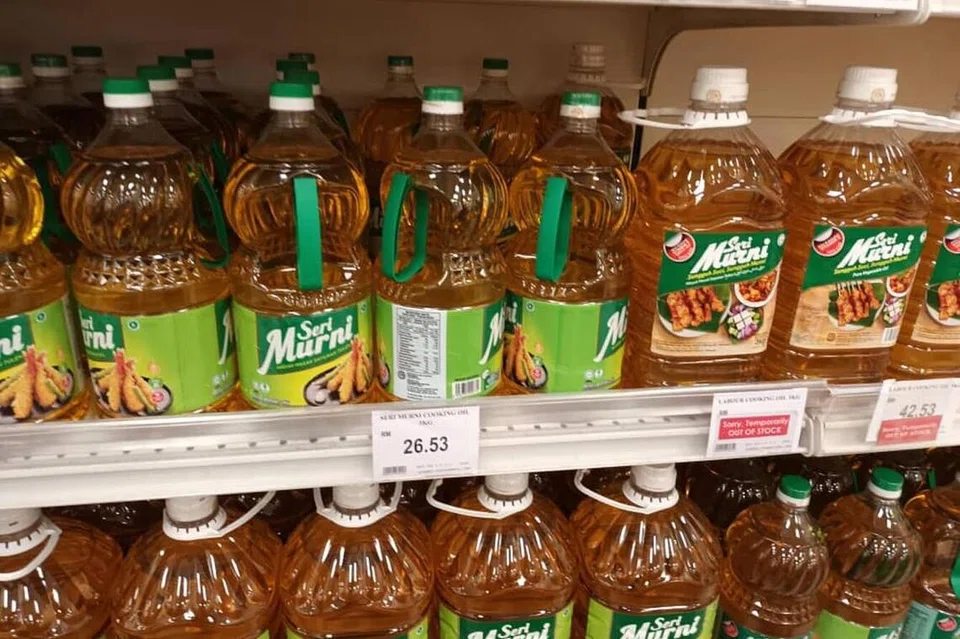 Skim Penstabilan Harga Minyak Masak (eCOSS) membolehkan kerajaan Malaysia menguatkuasakan larangan penjualan minyak masak bersubsidi.